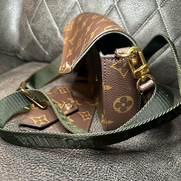 SOLD Louis Vuitton Felicie Strap and Go - Picture 2 of 8